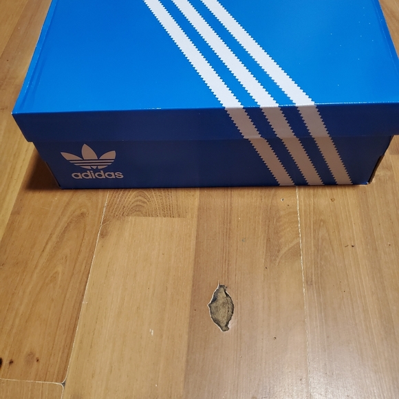 Size 7.5 men's Superstar Adidas - Picture 2 of 8